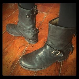 Women’s Veronica Back Zip Short Frye Boot